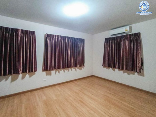 *****บ้านเดี่ยวมือสองย่านนนทบุรี ม.เดอะแพลนท์ แจ้งวัฒนะ เนื้อที่กว้างขวางถึง 51 ตร.ว. ฟังก์ชัน 3 ห้องนอน 2 ห้องน้ำ 2 ที่จอดรถ แถมฟรี! 4 เครื่องปรับอากาศ, 1 เครื่องทำน้ำอุ่น บนทำเลแห่งการเดินทาง ใกล้รถไฟฟ้าสายสีแดง "สถานีหลักสี่" และทางด่วน "บางปะอิน-ปากเกร็ด"